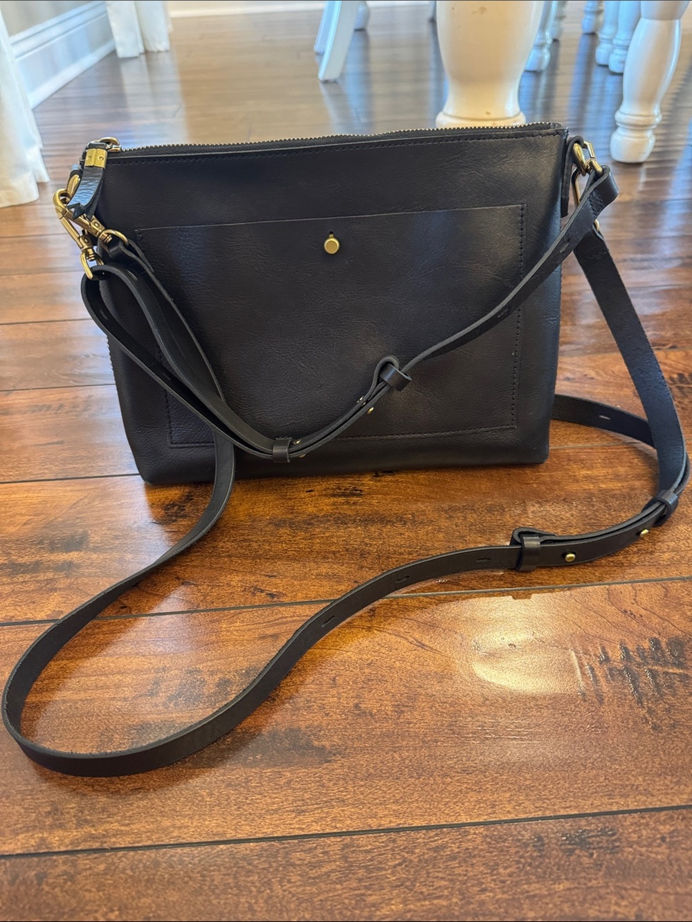 Madewell Black Leather Crossbody Bag with Gold Hardware - Brand Unspecified